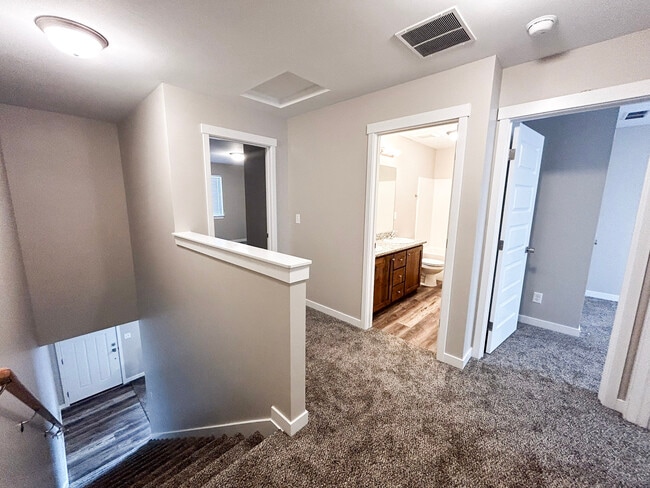 Building Photo - 190 Margette Way