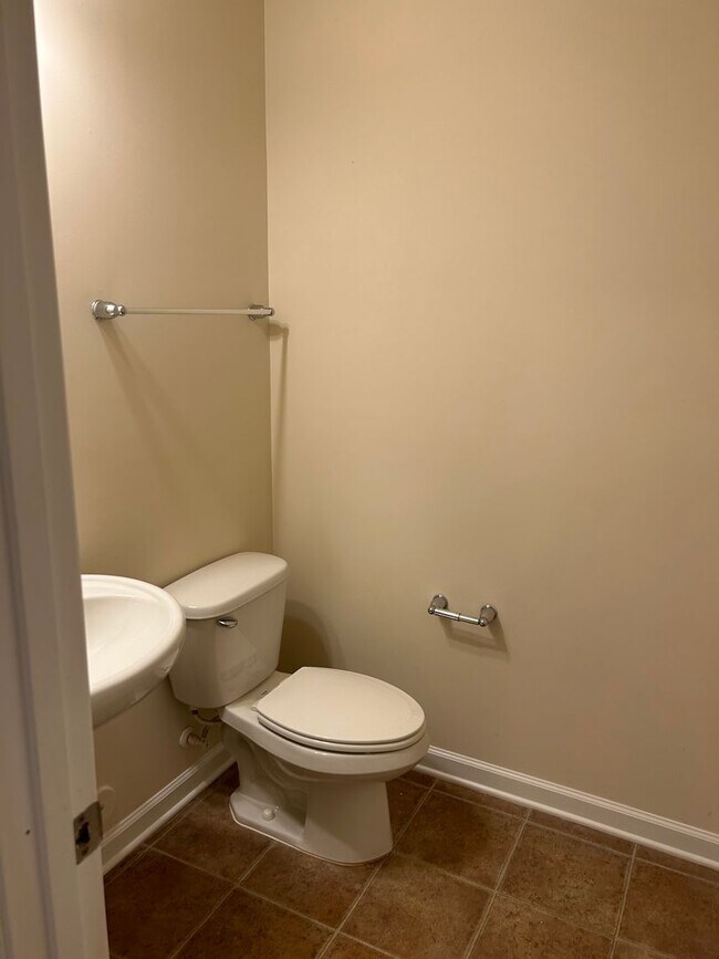 Building Photo - Greenville, 3BD/2.5BA with Loft, 1992SF