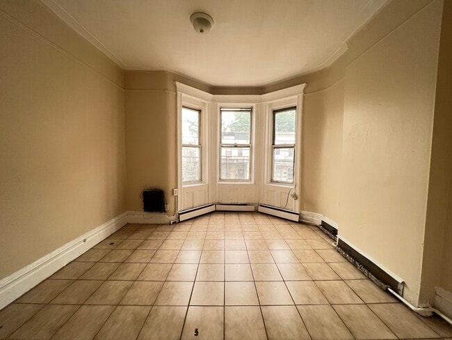 Unit 2L - 38 Bartholdi Ave