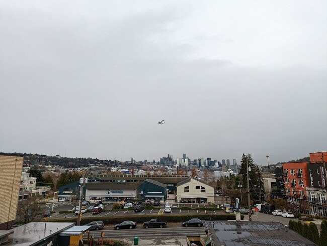 Building Photo - Wallingford Condo