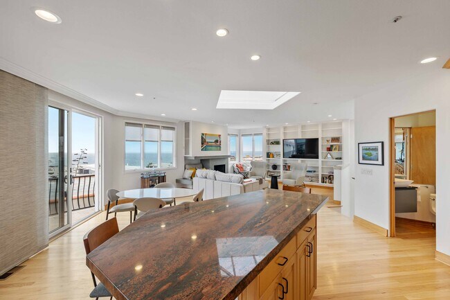 Building Photo - 121 Marine Pl