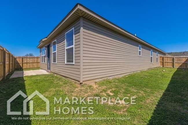 Building Photo - 981 E Starling St