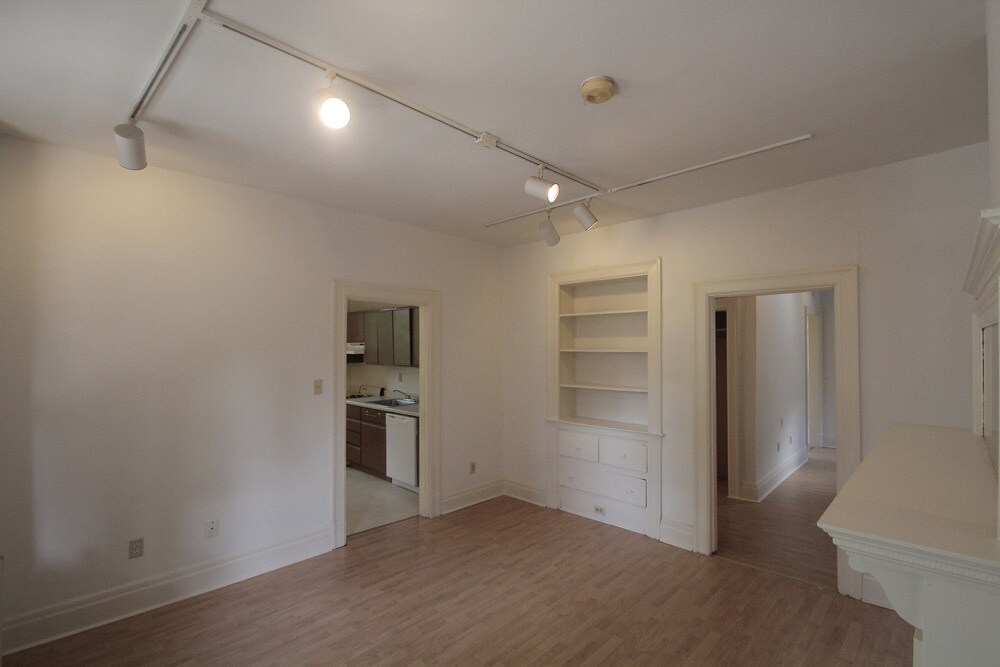 Building Photo - 200 Kelly Ave