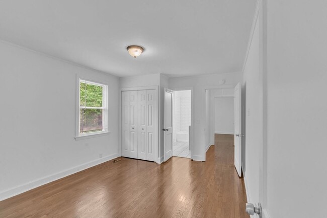 Building Photo - Renovated 4 Bed/ 2 Bath plus office in Mad...