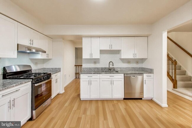 Primary Photo - 18 Indian Hills Ct