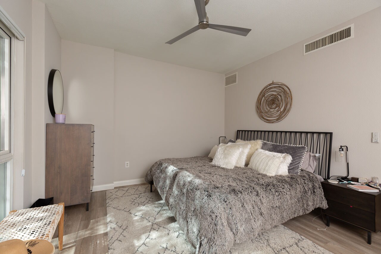 Building Photo - 1240 India St