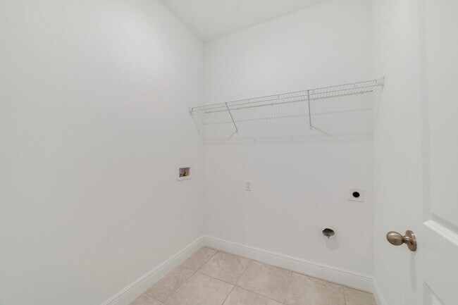 Building Photo - 10616 N Didiscus Dr