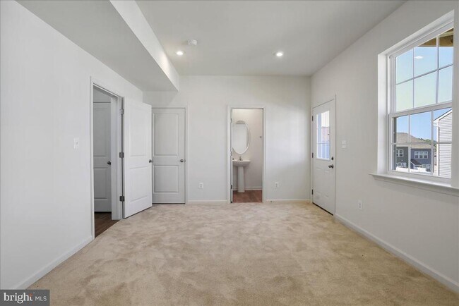 Building Photo - 64 Stafford Pl
