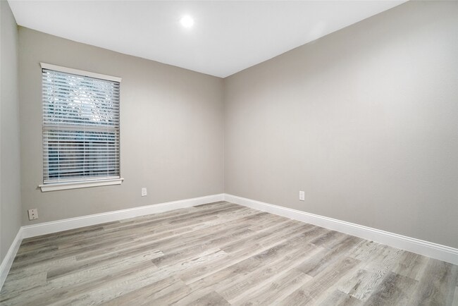 Building Photo - 1314 E Red Cedar Cir