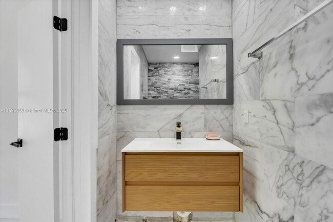 Building Photo - 125 NE 107th St