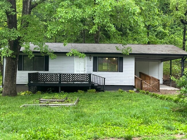 Building Photo - 623 Tarwater St
