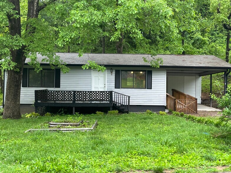 Primary Photo - 623 Tarwater St