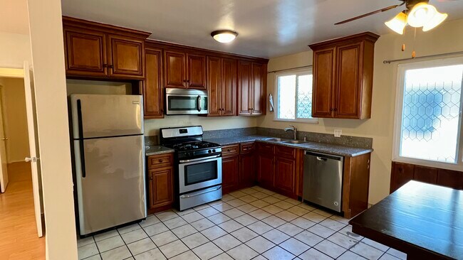 Building Photo - 4949 Coldwater Canyon Ave