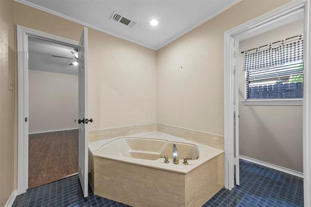 Building Photo - 2204 Sapphire Dr