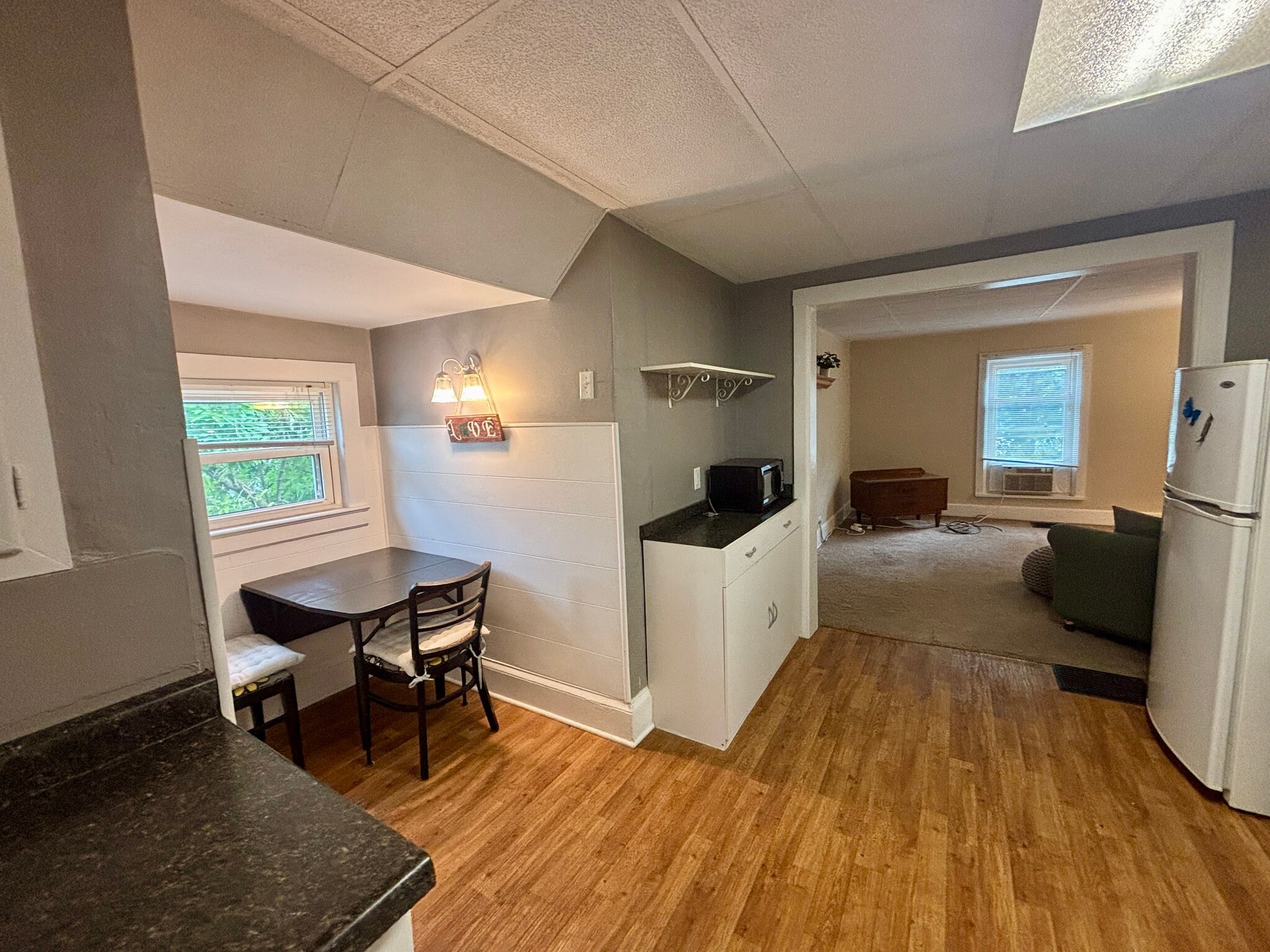 Kitchen and eating area - 606 Dewey Ave