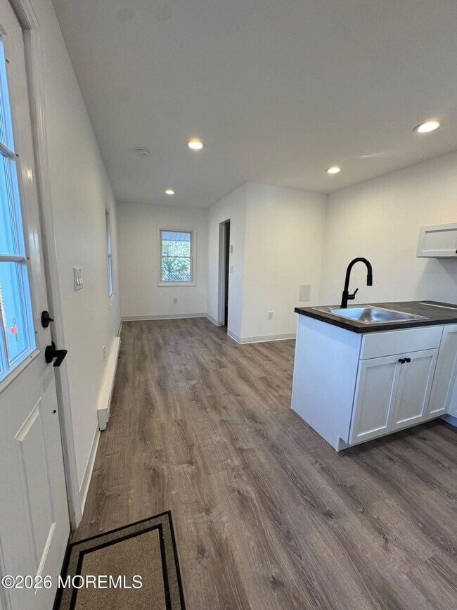 Building Photo - 945 Linden Ave