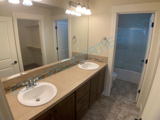 Building Photo - Charming 4-Bed Oasis with Granite Elegance...