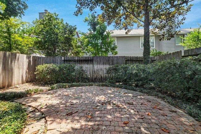 Building Photo - 218 Blushwood Pl