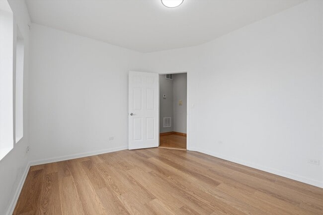 Building Photo - 7308 S Ridgeland Ave