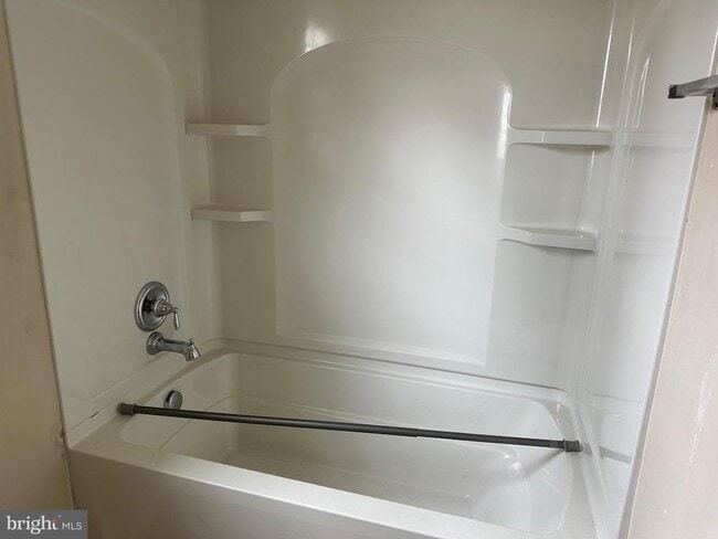 Building Photo - 1605 Charles St