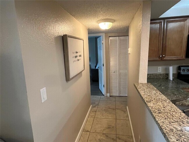 Building Photo - 2700 Coconut Bay Ln