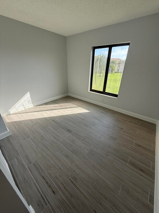 Building Photo - 811 Sky Pine Way