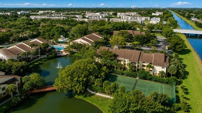 Building Photo - 9999 Summerbreeze Dr