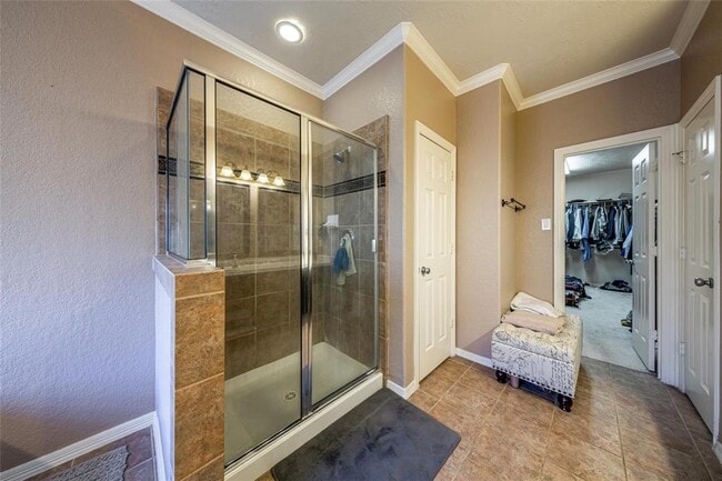 Building Photo - 2938 Royal Oaks Crest