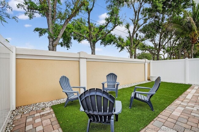 Building Photo - 3387 Commodore Ct