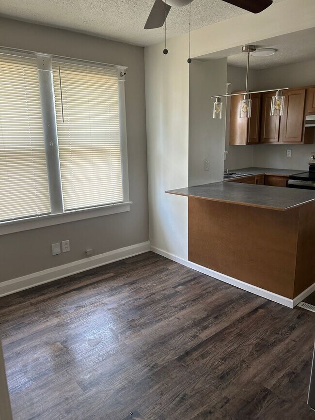 Building Photo - Updated 2/3 Bedroom Bedroom Austintown Home for Rent