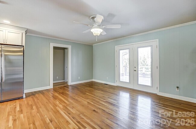 Building Photo - 10 Spruce Pine Dr