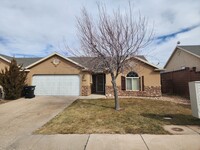 Building Photo - Charming home