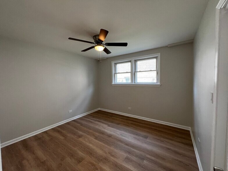 ROOM #1 - 5432 S Long Ave