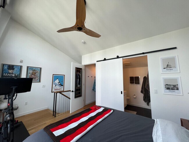 Building Photo - Trendy 1 Bedroom + den in Truxton Circle| Water included!