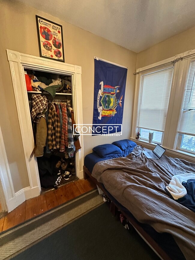 Building Photo - 6 Sunset St