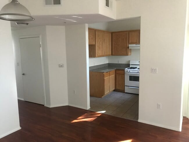 Building Photo - 15643 Wyandotte St