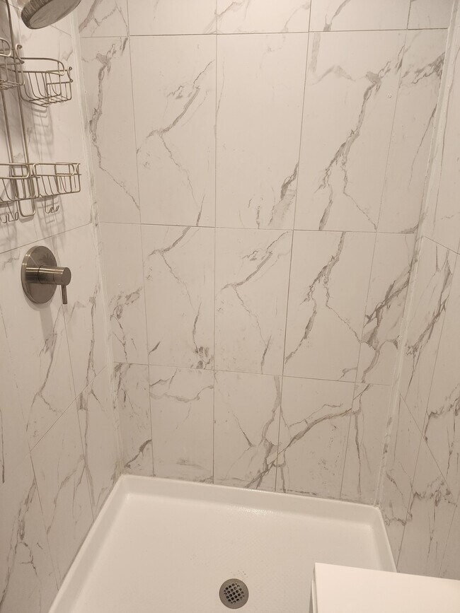 Master bath - 51 Edinborough Ct