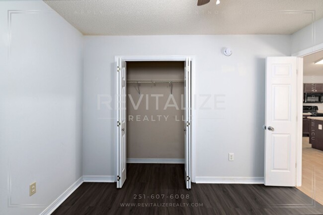 Building Photo - **Application Pending** Beautiful 3 Bed/2 ...