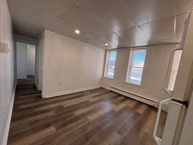 Building Photo - 208 S Duke St