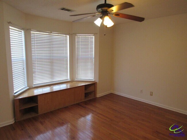 Building Photo - 100 Sunchase Ct