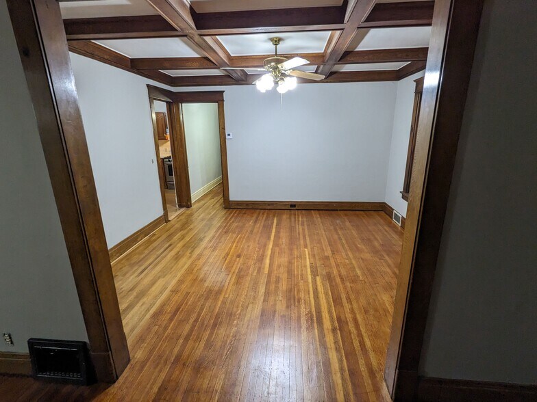 Building Photo - 487 Crescent Ave