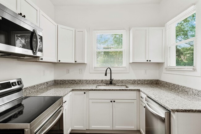 Building Photo - Charming 3-Bedroom Home with Spacious Layout and Bonus Utility Space