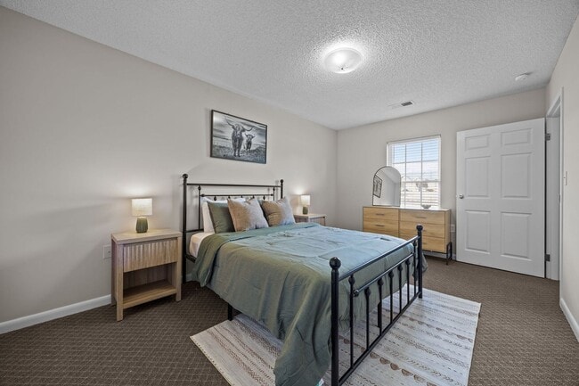 Building Photo - FULLY FURNISHED EXCLUSIVE SHORT AND MIDTERM RENTAL ONLY. AVAILABLE NOW UNTIL DEC 30.