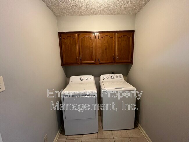 Building Photo - 5429 Craigmont Dr