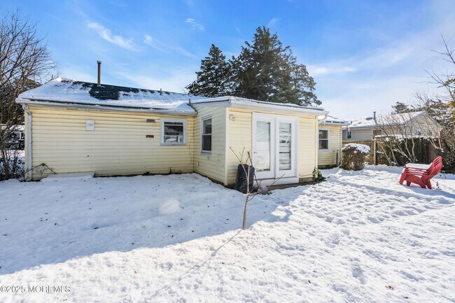 Building Photo - 140 Main Bayway