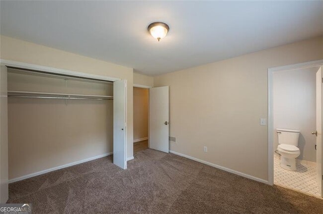 Building Photo - 225 Pebble Trail