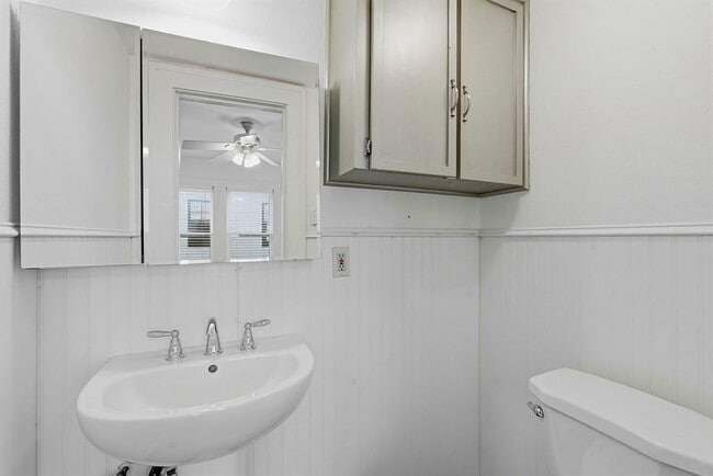 Building Photo - 804 Rutherford Pl