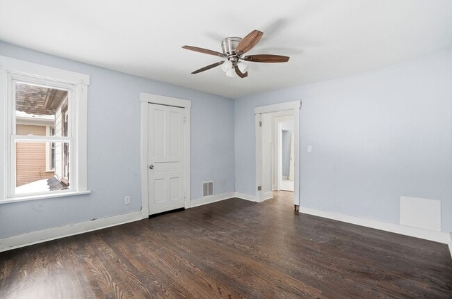 Building Photo - 44 5 Oaks Ave