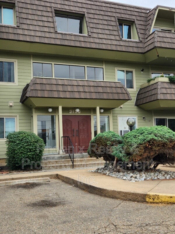 Building Photo - 3150 Iris Ave