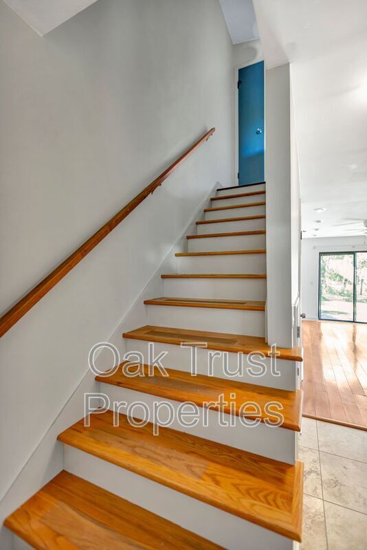 Building Photo - 309 St Charles Ct